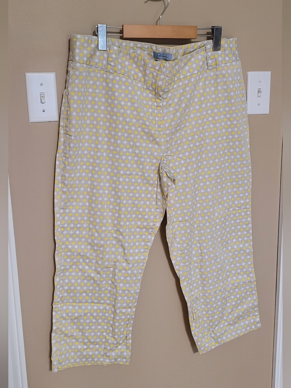💜2 for $10💜 Bundle and save Yellow and Gray Capris